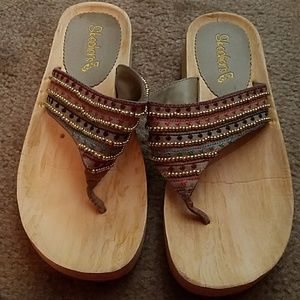 SKETCHERS SANDALS. SZ 7. PRICE IS NEGOTIABLE